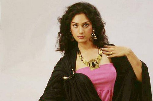 Meenakshi Seshadri Biography, Wiki, Dob, Height, Weight, Sun Sign, Native Place, Family, Awards and More