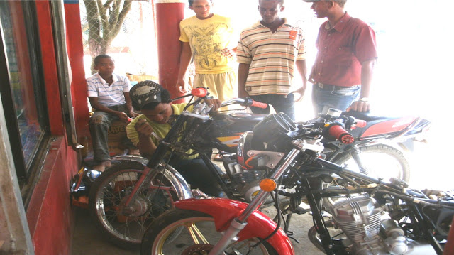 TALLERES PARA MOTOCICLETAS, ELECTRICIDAD...