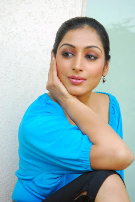 Padmapriya Hot Leg Show Photos