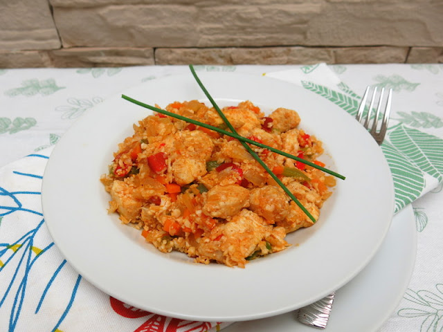 "ARROZ" DE COLIFLOR CON POLLO Y VERDURAS