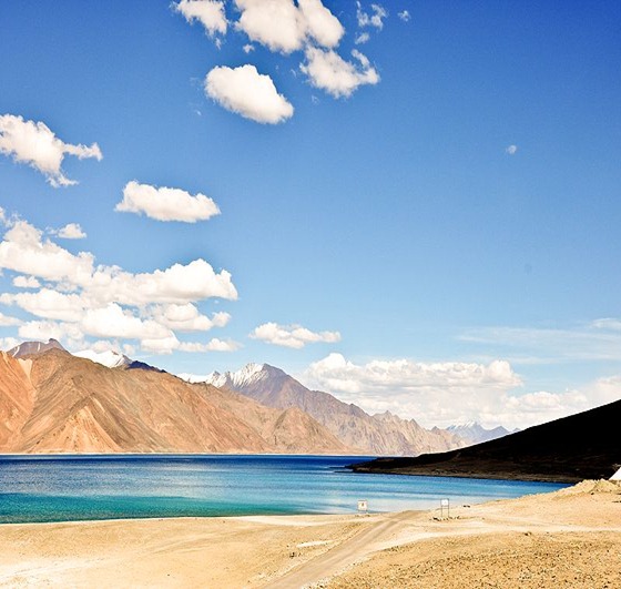 800px-Pangong_lake