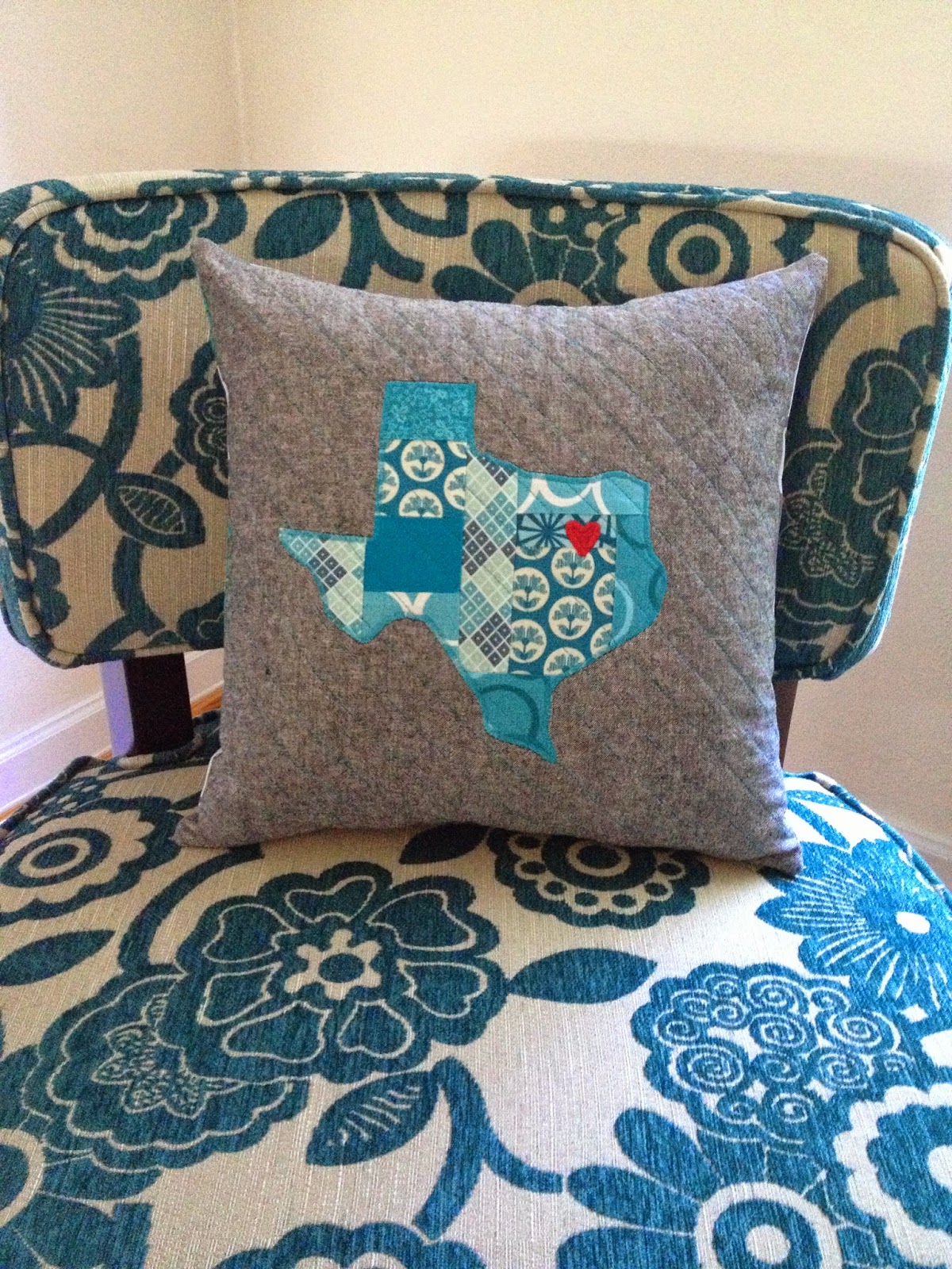 http://ablueskykindoflife.blogspot.com/2014/07/pillow-texas-love.html