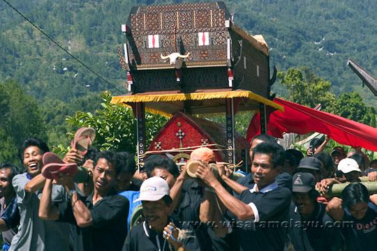 YESSY OKTAVYANTHI: KEBUDAYAAN SUKU TORAJA