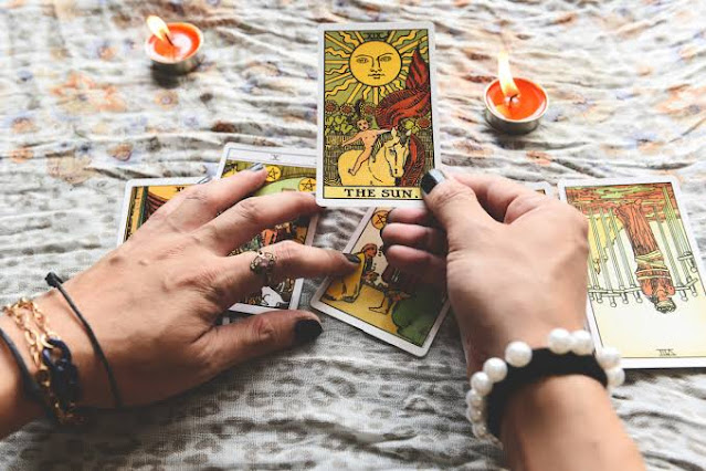 Tebaran kartu tarot untuk pemula