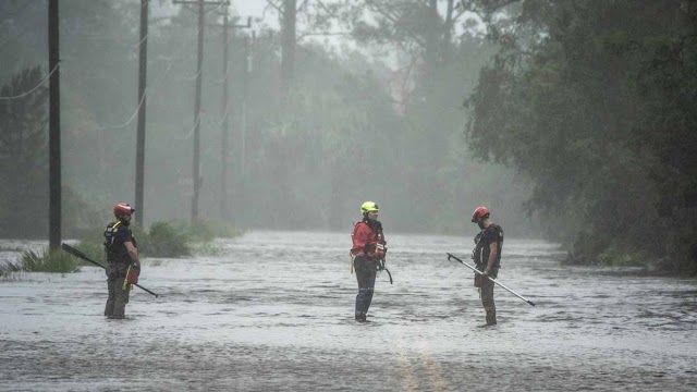 El huracán Idalia barre Florida, y las autoridades reportan al menos dos muertos.