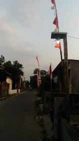 Jalan_Biliton_gedang_sewu_pre_kediri_menyambut_17_agustus_umbul_umbul_dan_bendera_di_pasang