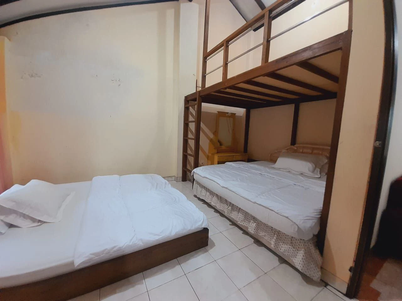 VP(15) Villa Phoenix Kamar Tidur