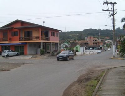 Perigo constante em cruzamento ,onde o trafego é intenso em Siderópolis