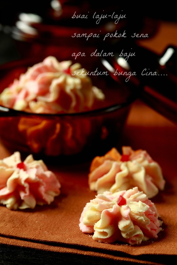 Masam manis: BISKUT BUNGA CINA