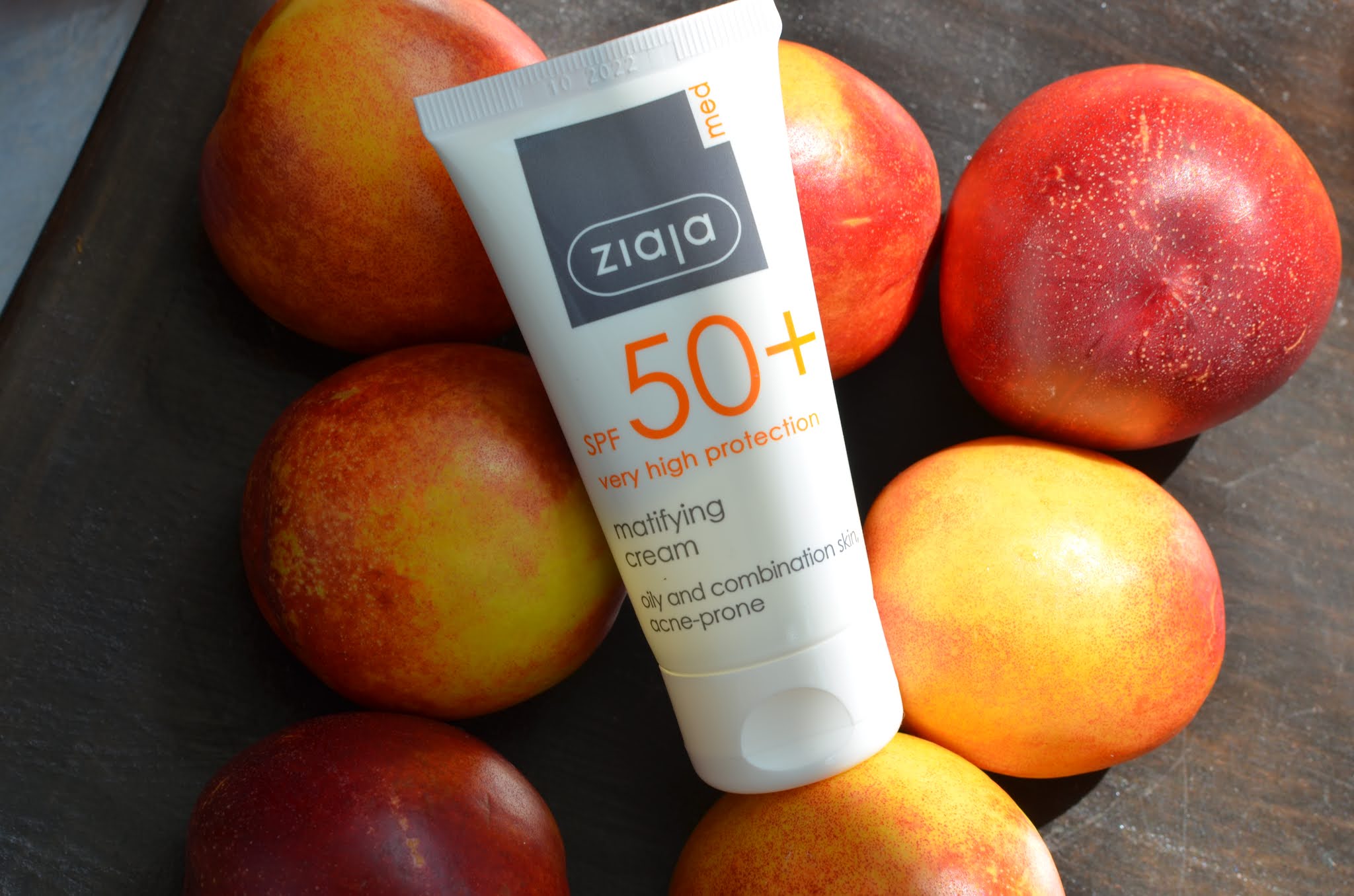 Ziaja Med Protecting UVA + UVB сонцезахисний матуючий крем для обличчя SPF 50+