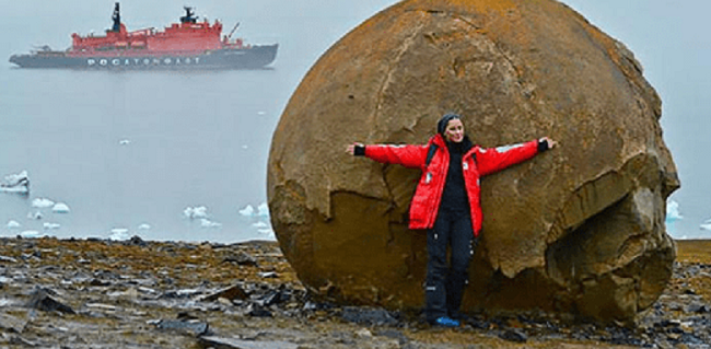 Οι παράξενοι στρογγυλοί βράχοι σε ένα νησί της Αρκτικής