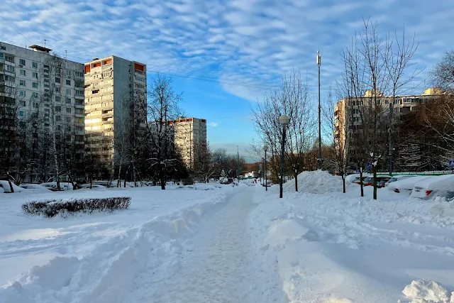 Профсоюзная улица, дворы, сквер «Родничок»