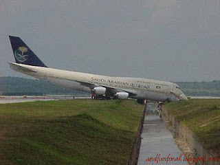 Funny plane accident pictures