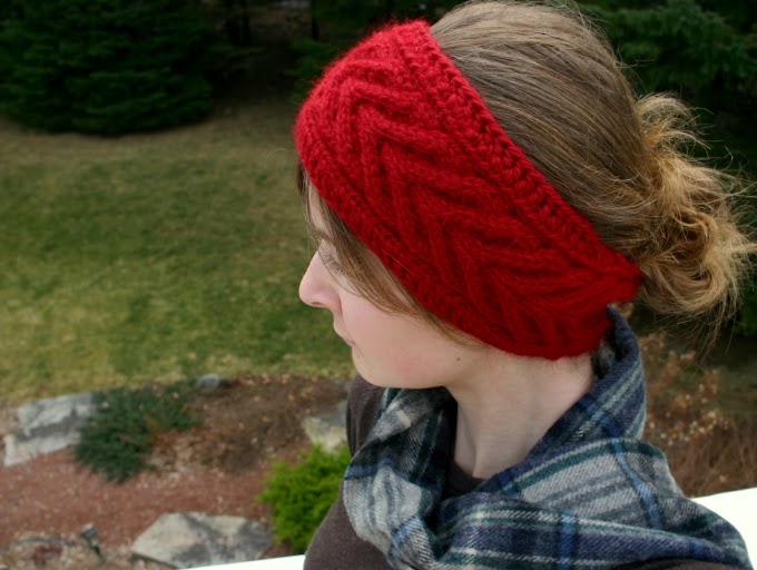 Horseshoe Cable Headband Free Knitting and Crochet Pattern