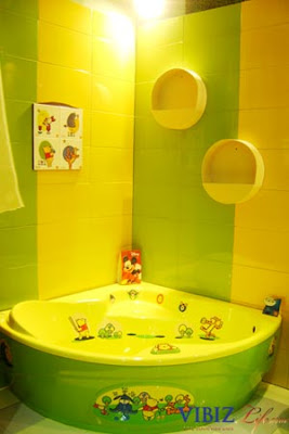 Interior design kids bathroom