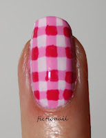 Simple Gingham Nail Art