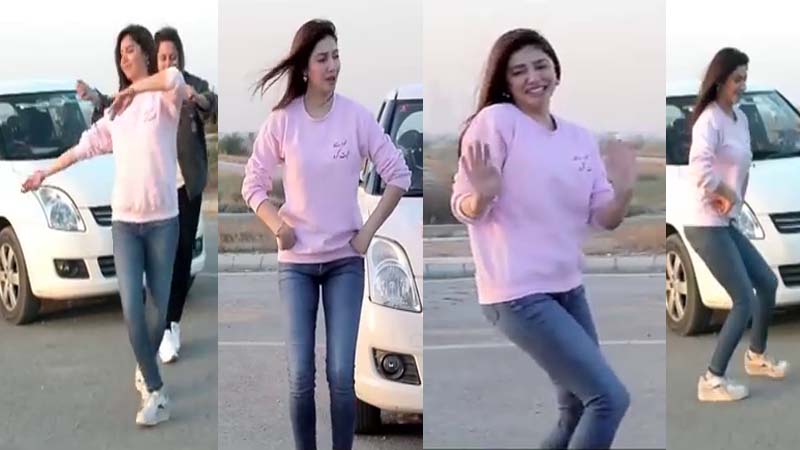 mahira-khan-dance-on-street