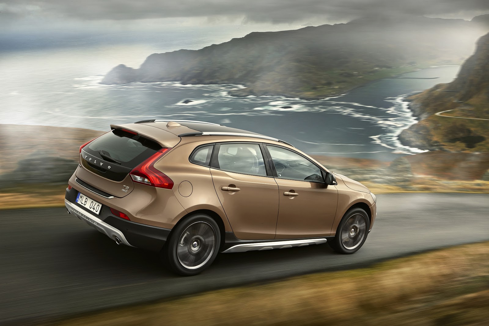 IN4RIDE: VOLVO V40 CROSS COUNTRY: MZANSI PRICES REVEALED