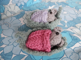 I made a thing, sleepy head mice. By UK crochet blogger secondhandsusie.blogspot.com #crochet #crochetblog #crochetmice #mousesleepyhead #ravelry 