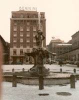 Rome in winter snow - can anybody identify the fountain?