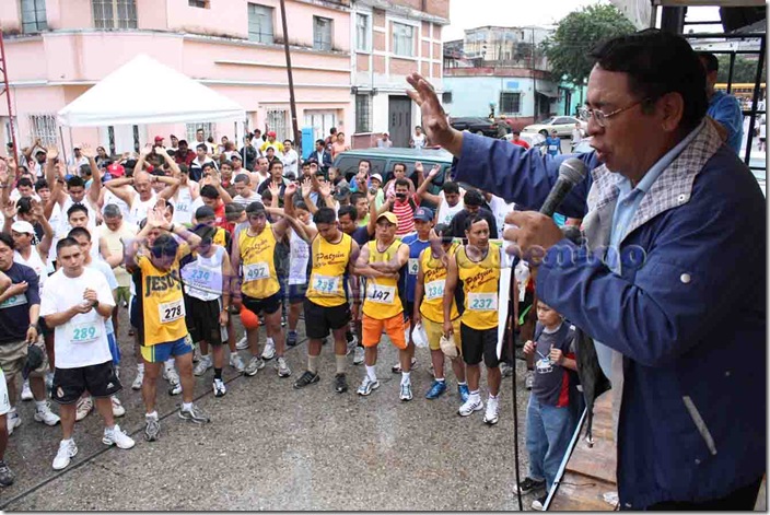 oracion previa a la competencia a nombre de juan f. gomez impulsor del atletismo. quien falleciera recientemente.