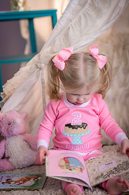 Pajama birthday kids photo shoot. Pancakes and pajamas party