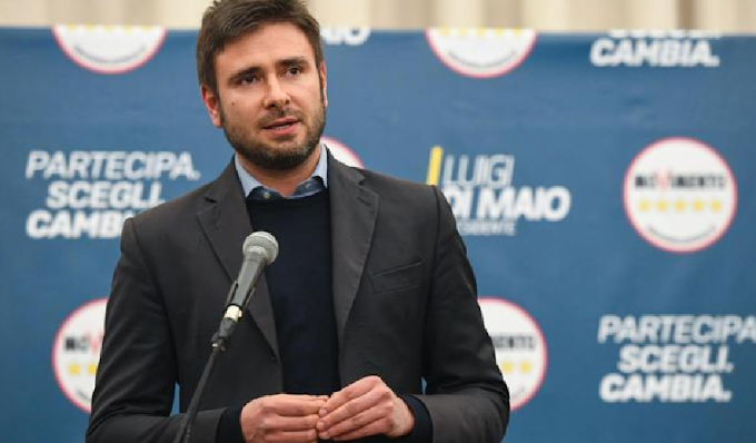 Alessandro Di Battista lascia il M5S