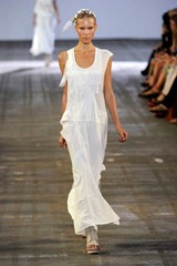 popup-desfile-awang-nyspring2011rtw-100