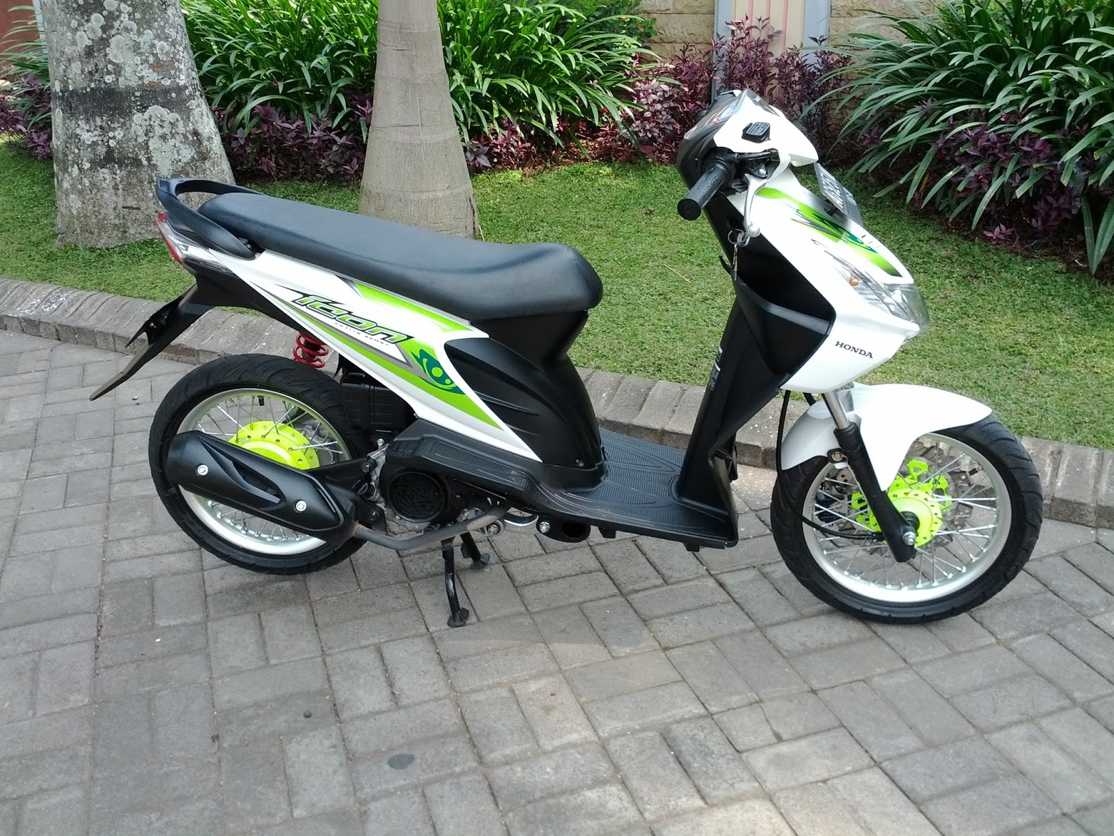 Gambar Modifikasi Motor Honda Beat Putih Terkeren Ind Modified