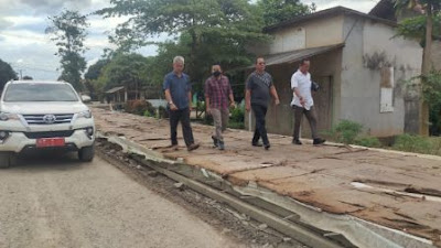 Mingrum Gumay Tinjau Perbaikan Jalan Di Kalirejo