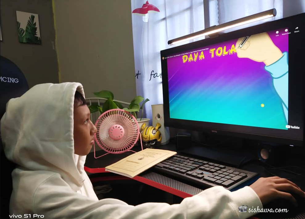 Monitor Screenbar e-Reading Lamp dari BenQ Malaysia