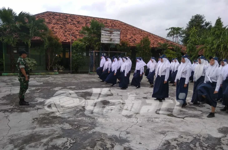 Koramil 0826/08 Palengaan Go to School, Berikan Latihan Dasar Kepemimpinan