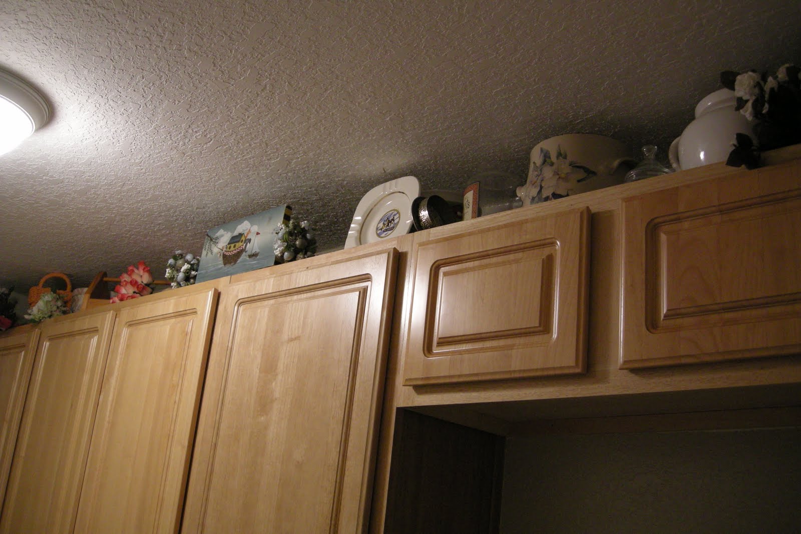 To complete the laundry room I needed to decorate the top of the cabinets 