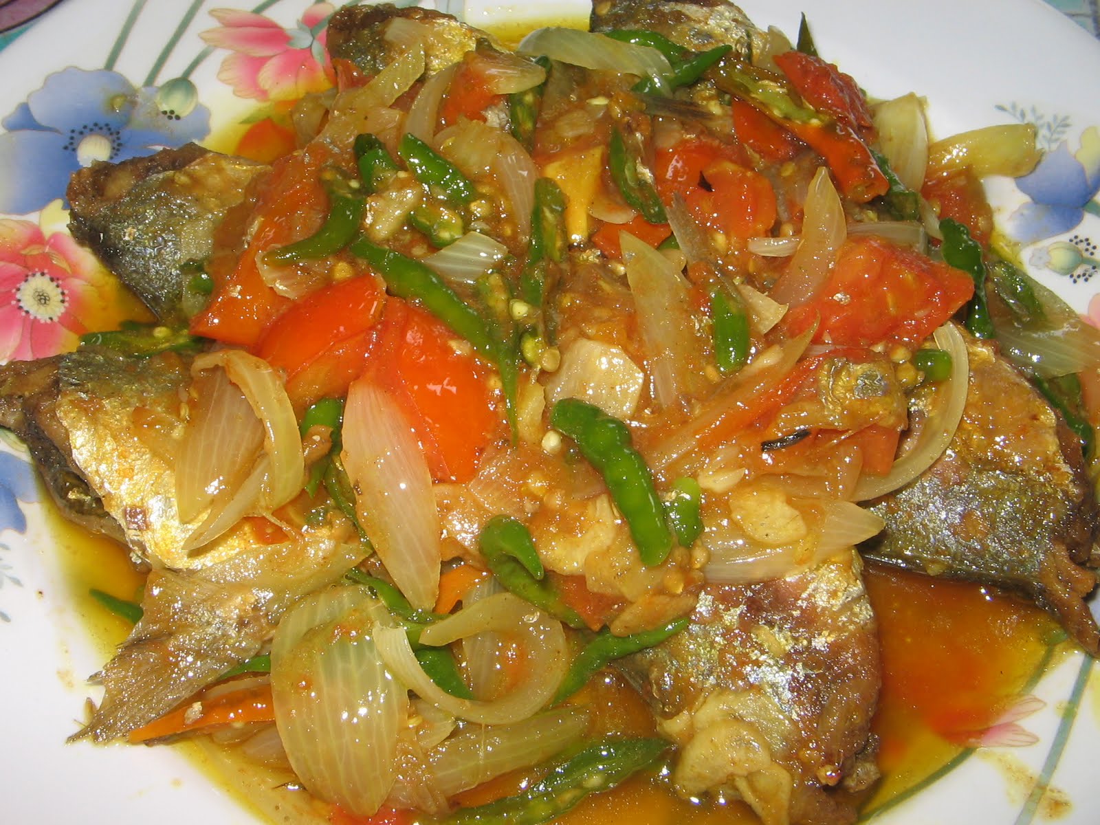 Cara Membuat Ikan Kembung Bumbu Iris Sedap - RESEP MAKANAN