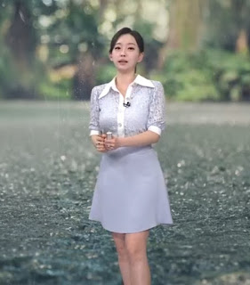 20250616 강아랑 기상캐스터 러블리한 블라우스와 치마
