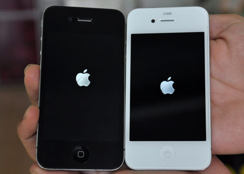 Did You Know That White iPhone is Thicker Than The Black iPhone?