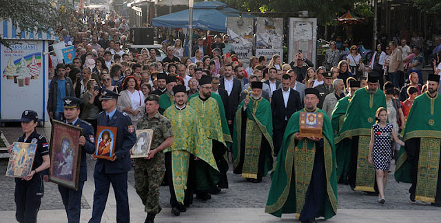 Литија уочи славе храма Свете Тројице у Краљеву