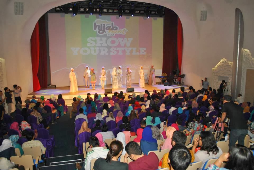 Dancing With The Lace: Fashion Show Indosat Mentari Hijab 