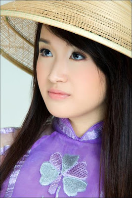 Pe Tin in Ao Dai pictures