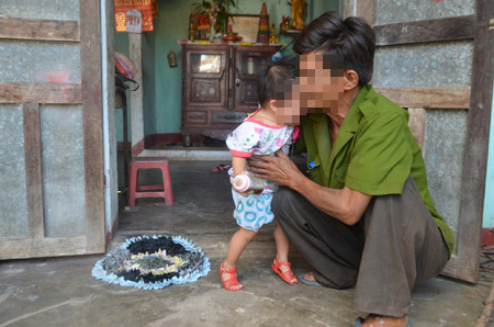 Bi kịch ông già 70 tuổi cưỡng hiếp bé 14 tuổi mang thai