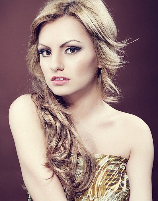 Biodata Alexandra Stan