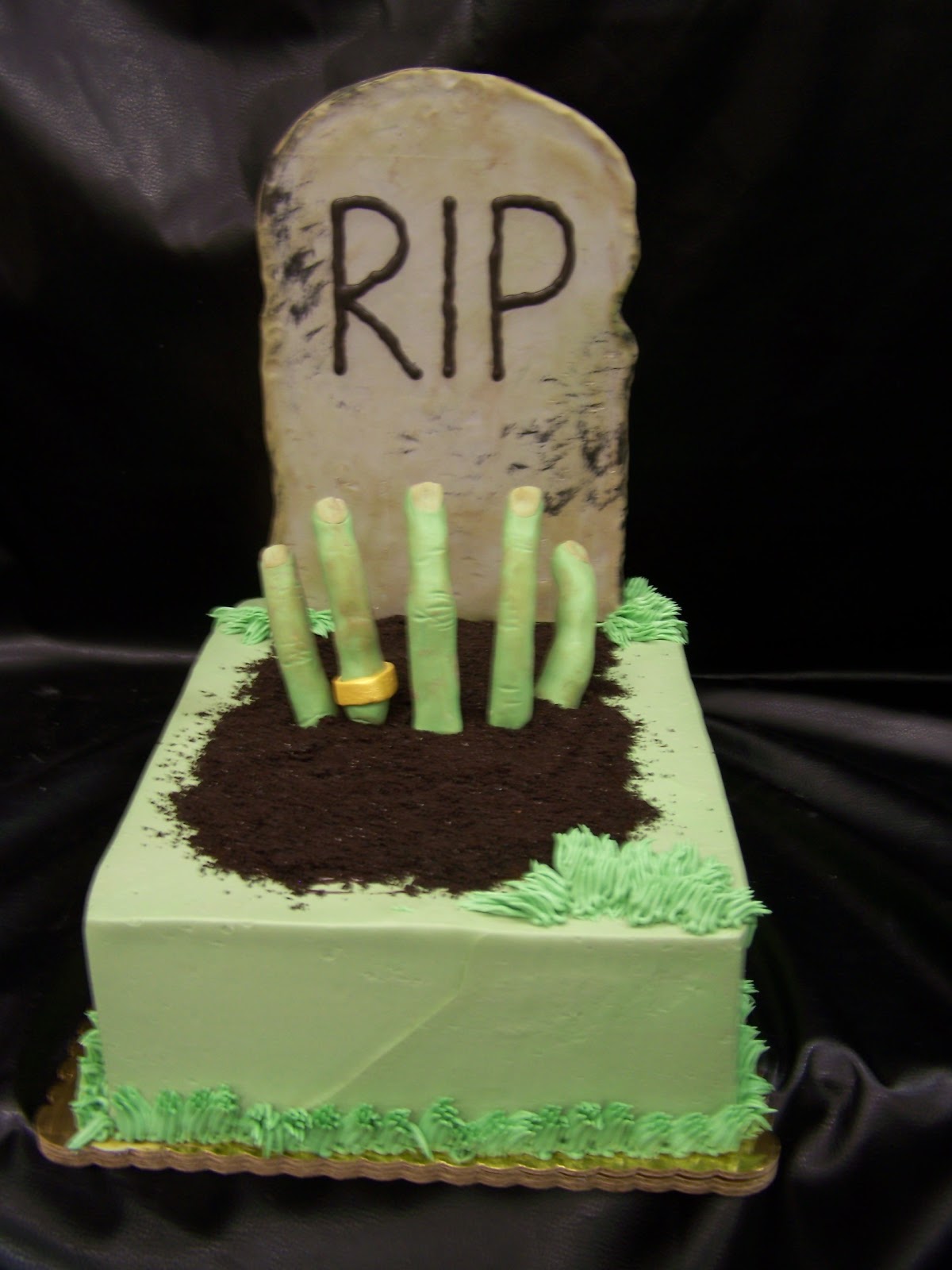 zombie wedding cake Groom's Cakes Ideas and Inspiration