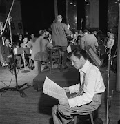 Upon research it turns out that the 1947 photo of Frank Sinatra in rehearsal .
