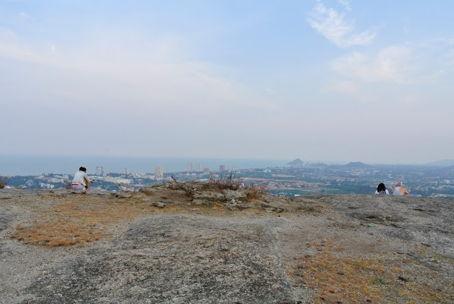 http://huahinreview.blogspot.com/