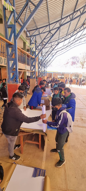 Gestern erhielten fast 350 Schüler der Bildungseinheit Salinas Alta Potosi – Bolivien Schulmaterial. Vielen Dank an die Spender und Segen.