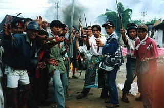 Foto foto Kerusuhan  Poso 1998 Kumpulan Artikel Perang