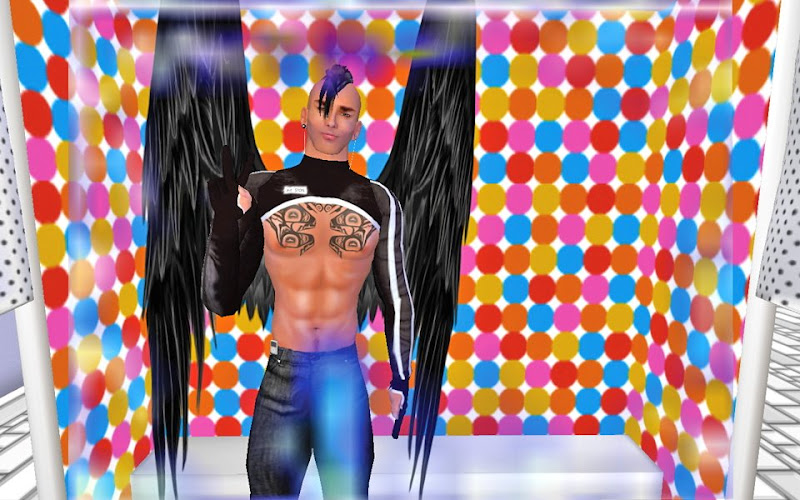 Ravyn being silly in Second Life