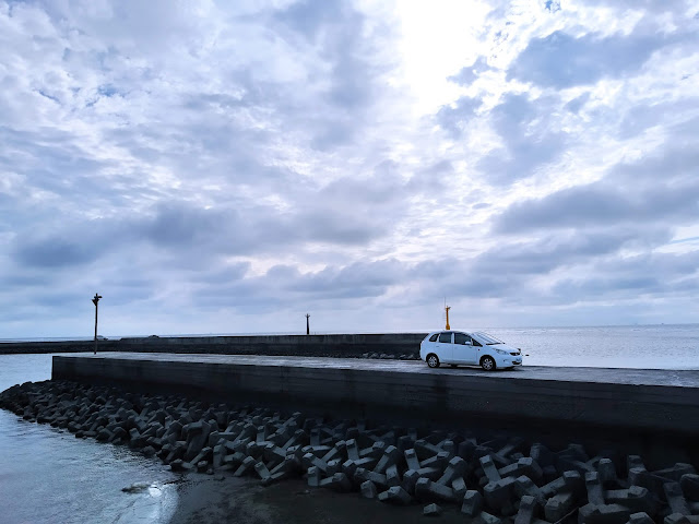 三條崙漁港 | 海堤上 | 在車上看風景