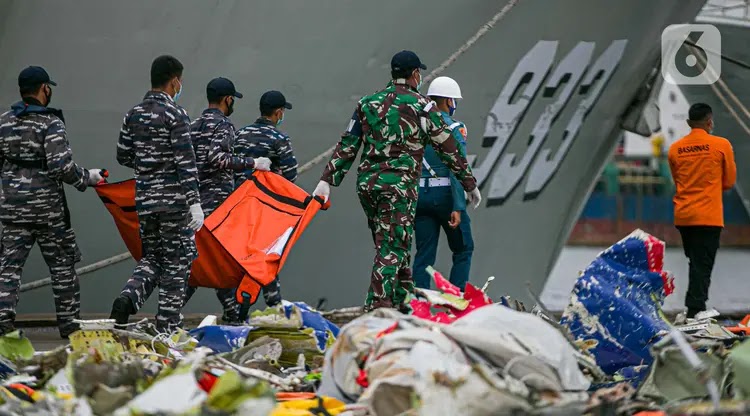 Evakuasi Sriwijaya Air SJ 182 Terkendala Gelombang Tinggi