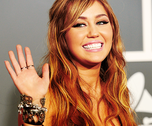 miley cyrus hair 2011 grammys. Miley Cyrus at 2011 Grammys